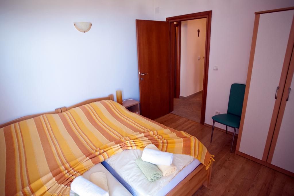 Apartments Marinic Primošten Oda fotoğraf